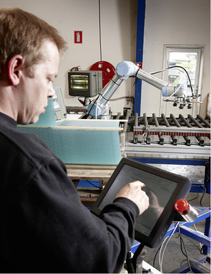 



Die Roboterarme lassen sich auch ohne Programmiererfahrung von den Mitarbeitern bedienen.
