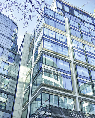 



Direkt an der Themse in London gelegen: das neue „Sugar Quay“. Sieben Gehminuten von der Tower Bridge enttsteht eine neue Londoner Luxusresidenz, ganz in Glas.
