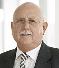 
Mit dem Produktionsstandort Rettenbach bleibt Hans Peter Albrecht als treibende Kraft der Gemeinde seit Unternehmensgründung fest verbunden. 



