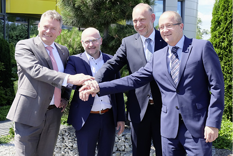 
Sind künftig (und auch schon früher) im engen Austausch:v. r. die Geschäftsführer Guido Felix (Maco), Frank Jedamski (Hautau), Martin Beißner (Hautau) und Ulrich Wagner (Maco)



