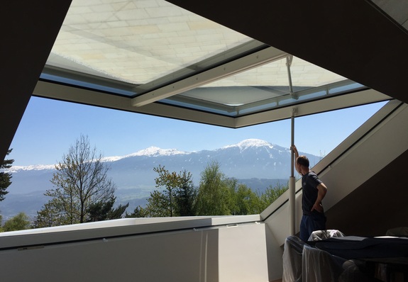 Die Dichtungen von Trelleborg haben die Aufgabe, Bewegungen und Toleranzen auszugleichen und die Dichtigkeit des Fensters zu gewährleisten.