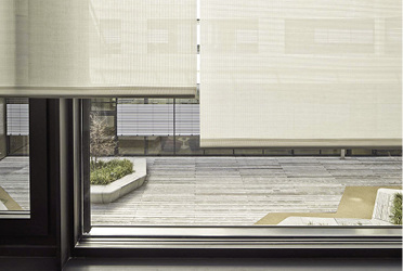 



Mit den neuen Sonderträgern kann der Abstand wie hier beim Flughafen Stuttgart zwischen Behängen minimiert werden.
