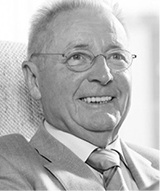 



Heinrich Laumann ist am 3. September im Alter von 89 Jahren friedlich im Kreise seiner Familie entschlafen. 
