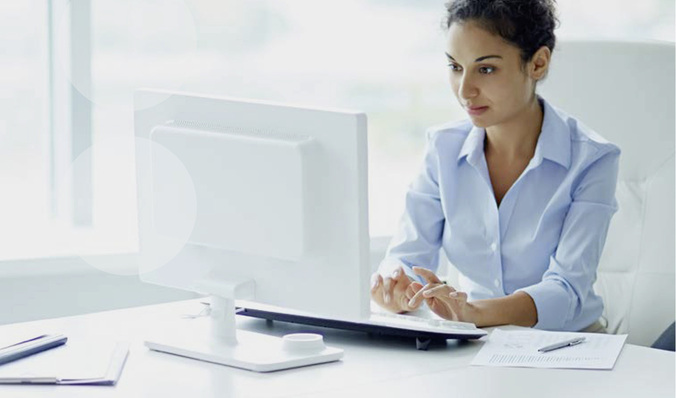 



Die richtige Aufstellung eines Bildschirmarbeitsplatzes sorgt dafür, dass die einfallende Sonnenstrahlung so wenig wie möglich stört.
