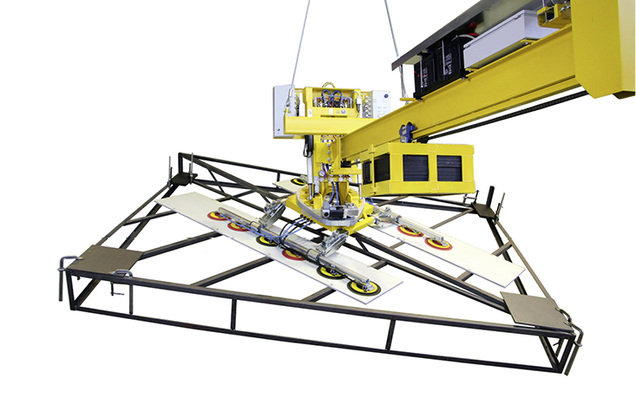 
Der Vakuumheber 7441-DSG-BAL wurde speziell für dreidimensionale Fassaden- und Dachelemente bis zu 800 kg Gewicht entwickelt. 




