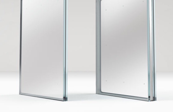 Hier links im Bild das neue Vakuum-Glas von Guardian, rechts ist es in einer ISO-Einheit verbaut.
