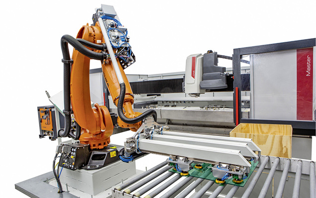 



Intermac zeigte u. a., wie sich kollaborative Roboter heute in der Glasverarbeitung einsetzen lassen.
