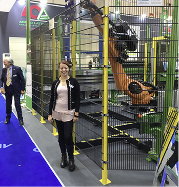 
Michaela Lattuada hat keine Scheu vor Robotern. Diese Technik setzt Schleifspezialist Lattuada seit Jahren ein.



