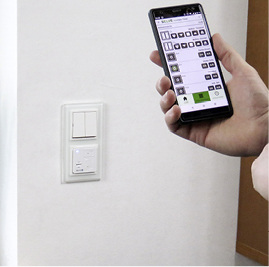 



Ob per Smartphone oder direkt am Steuerungsgerät: Die Bedienung der neuen Zeitschaltuhr commeo Timer BT ist kinderleicht – und soll vielfältige Möglichkeiten eröffnen.
