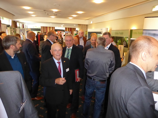 Holz-/HolzAlufenster-Kongress: Brancheninfos, Praxistipps und Gelegenheit zum Netzwerken.