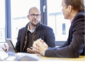 



Daniel Mursall, Geschäftsführer von Mursall GmbH im Gespräch. 
