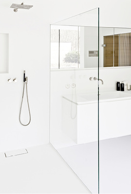 
Foto: Ceyssens Glas



Ganzglasdusche mit Uniglas | Clean: Solche Duschen sind maximal hygienisch, äußerst pflegeleicht in der Reinigung und werden vom Fachhandwerker geliefert und montiert. 
