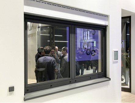 



Auch die optimale Einbausituation von Fenster, Rollladenkasten, Führungsschienen und Fensterbank wurde auf der BAU gezeigt.
