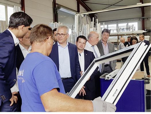 



Der hessische Wirtschaftsminister Tarek Al-Wazir zu Gast bei bewa-plast
