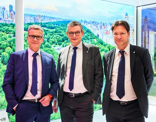 Wicona erweitert Geschäftsführung (v.l.): Dr. Werner Jager (Technisches Marketing), Ralf Seufert (Vorsitzender) und Geno Shulew (Finanzen).