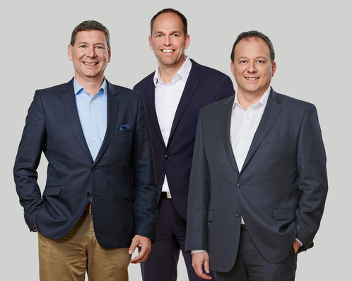 v.l. : Peter Laubenstein ist neuer Geschäftsführer bei der Inoutic / Deceuninck GmbH. Er wird sich um alle Belange vor Ort in Bogen kümmern. Jörn Schütte steht den Kunden aus dem Fensterbereich als Geschäftsführer Vertrieb und Marketing weiterhin als erster Ansprechpartner zur Verfügung. Didier Leclercq, COO für Europa, komplettiert das Führungsteam der Inoutic / Deceuninck GmbH.