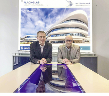 
Freuen sich über die Mitgliedschaft im Next-Studio: Thomas Stukenkemper (l.) und Michael Scheer, die GF des Flachglas MarkenKreises.



