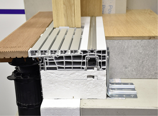 



Auch im Bereich der Hebeschiebeelemente kann die barrierefreie Lösung eingesetzt werden.
