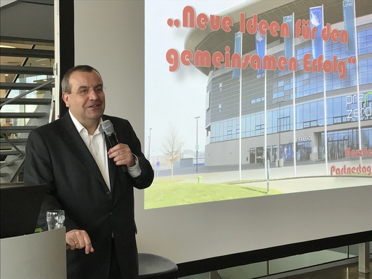 al bohn Geschäftsführer Matthias König begrüßte rund 300 Gäste im Stadion von Sinsheim.