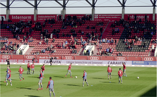 



Für die Fans des FC Ingolstadt 04 zeigt sich die Partnerschaft während der Heimspiele ihres Vereins in 20 Metern Bandenwerbung am Spielfeldrand.
