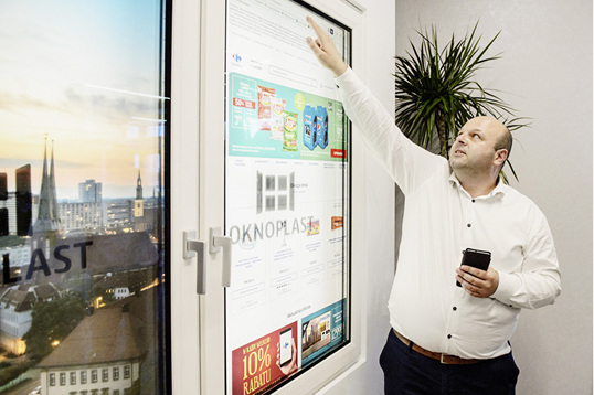 



Mit dem Smart Window von Oknoplast können Benutzer ihr Fenster ganz einfach zum Surfen im Internet oder Abspielen von Inhalten nutzen.
