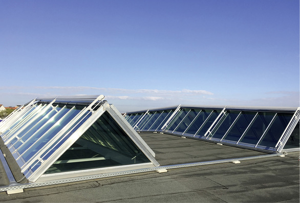 



Auf-Glas-Markisen kommen nicht nur auf der Terrasse oder dem klassischen Wintergarten vor.
