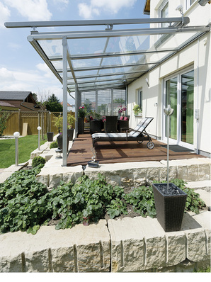 



Dieses 4800 mm breite und 4000 mm tiefe Terrassendach wurde mit Sicherheitsgläsern aus 10,8 mm dickem VSG mit Trosifol Extra Stiff gefertigt. 
