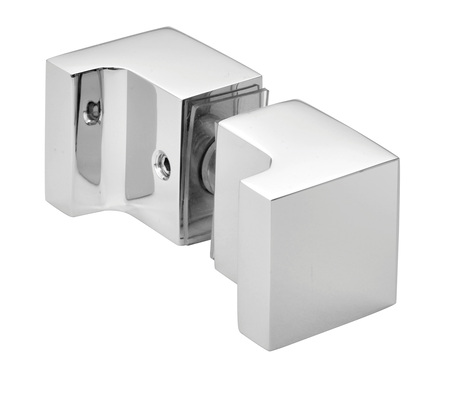 Neu im Angebot für gläserne Bad- und Duschausstattungen sind zwei eckige Duschtürknöpfe von C.R. Laurence.