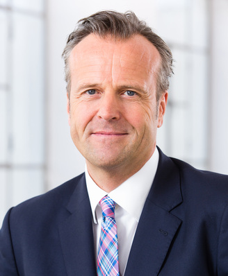 Übernimmt den Vorsitz der Geschäftsführung der Roto Frank Fenster- und Türtechnologie GmbH: Marcus Sander. Der 51-jährige Diplom-Kaufmann war zuletzt als President & Chief Executive Officer (CEO) für die gesamte VAG-Gruppe verantwortlich. Für seine neue Aufgabe bringe er umfassende Managementerfahrungen und die nötige internationale Expertise mit.