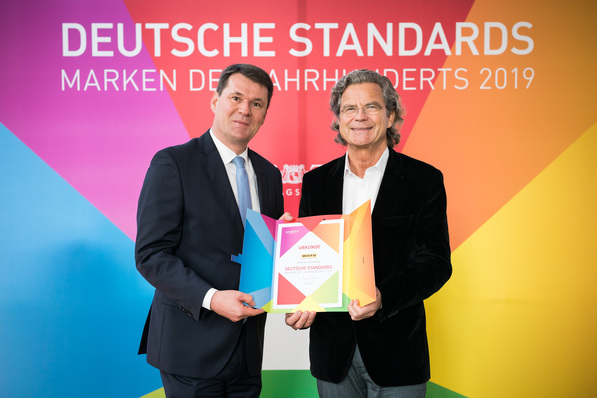 Dr. Frank Fleissner (l.): “Wir sind stolz und freuen uns sehr über die Auszeichnung. Diese Anerkennung motiviert Mitarbeiter sowie Kunden, positiv in die Zukunft zu blicken.“
