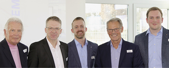 
Eröffnung von Semco Glasdesign durch Rolf Sawatzki (l.) und Hermann Schüller (2.v.r)



