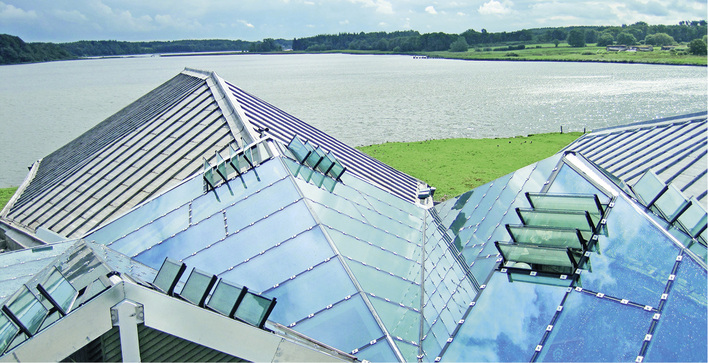 



Die bigAir Dach-Lamellenfenster lassen sich in Schrägdächer ab einer Neigung von 10° einbauen.
