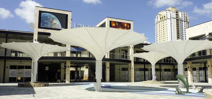 
Besondere architektonische Ansprüche erfordern besondere Lösungen, wie z. B. der Bahama Largo am „The Mall at Sundial St. Pete“ in St. Petersburg, Forida, USA.



