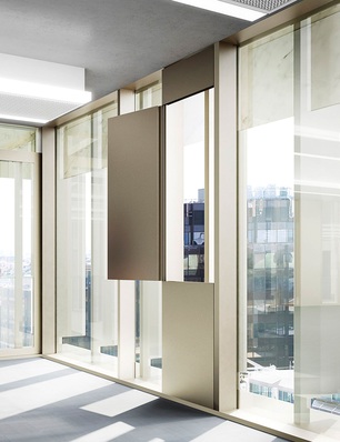 Aus immer mehr Märkten kommt die Forderung nach Beschlägen für Aluminiumprofile, mit denen flächenbündige Fenster oder Lüftungselemente hergestellt werden. Das Roto Object Business berät auf der Grundlage langjähriger Erfahrung zu Sonderlösungen auch für Flügel mit hohen Gewichten.