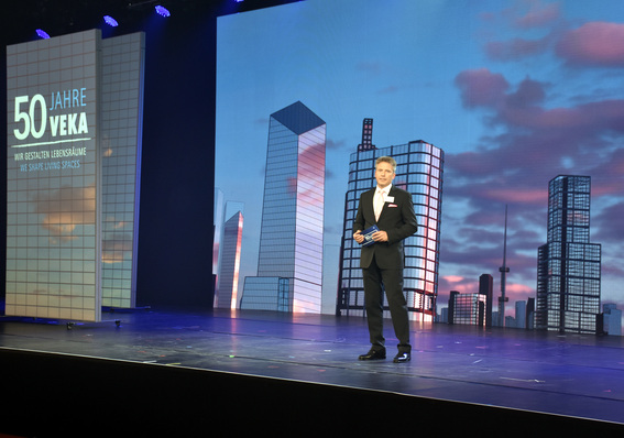 Vorstandsvorsitzender Andreas Hartleif blickte auf 50 Jahre Veka zurück