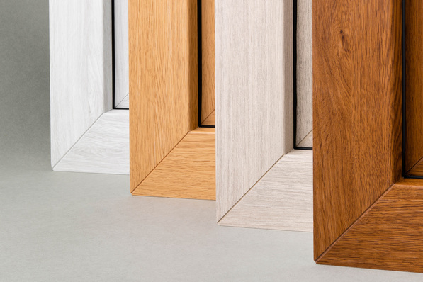 Renolit Exofol PFX Super-Matt startet mit vier verschiedenen Eichedekoren.