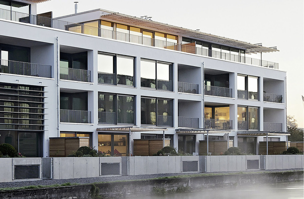 



Bild 1: Hochwertige Immobilie (Landkreis Rosenheim) mit nahezu raumhohen Fensterelementen mit bis zu 6 Metern Breite
