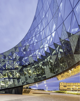 



Das Gebäude „Zero“ des spanischen Aufzugherstellers Orona ist ein Null-Energie-Gebäude, das mit einer Structural-Glazing-Fassade von Wicona ausgestattet ist. 
