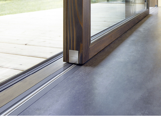 
Hohen ästhetischen Ansprüchen wird das Kubus Design mit den wertigen Metallabdeckungen gerecht. Die Befestigung bleibt unsichtbar.



