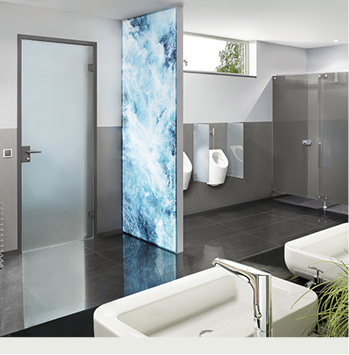 



Die beleuchtete Trennwand für Urinale lässt sich mit unterschiedlichen Motiven und Farben gestalten.

