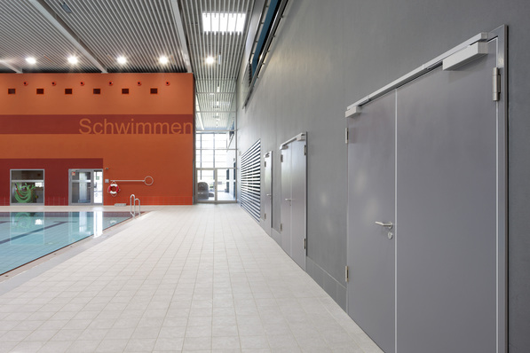 Die Premiumklasse der Nassraumtüren von Schörghuber, eignet sich ideal für Wellnessbereiche und Schwimmbäder.