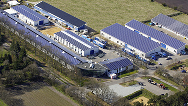 



Die Baltic Fenster GmbH am Standort Langenhorn in Nordfriesland aus der Luft. Seit fast einem Jahr gehört das Unternehmen nun zur EGE-Unternehmensgruppe.
