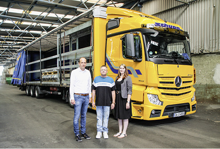 



„Da Schuon jetzt auch das Warehousing verantwortet, können wir die Aufträge nun deutlich schneller und effizienter abwickeln“, so Thorsten Speker, Leiter Zollabwicklung bei Bystronic glass.
