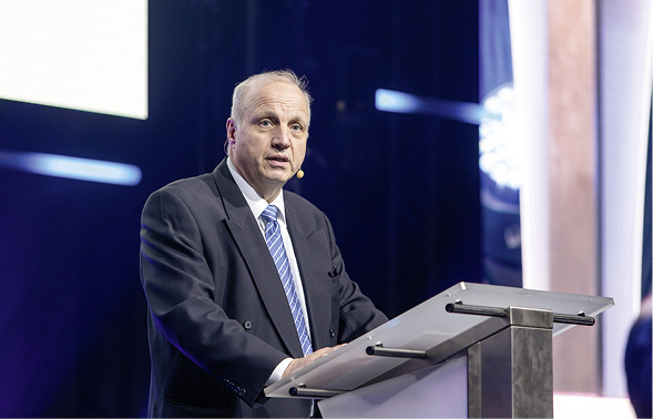 



Der Vater der GPD Jorma Vitkala bei seiner Abschiedsrede als Chairman der Glaskonferenz.
