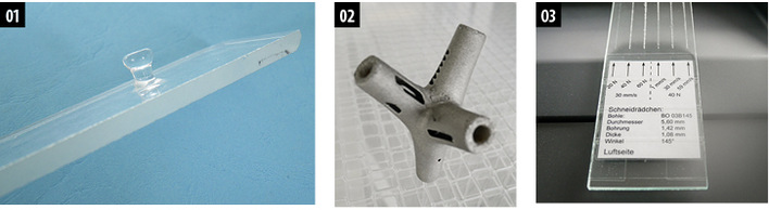



01: Spannendes Thema am GCC ist der 3D-Glasdruck, wie hier mit einem angedruckten Verbindungselement. 02: Auch im Fassadenbau kommt der 3D-Druck, diesmal mit Metall, zum Einsatz, hier ein kraftoptimierter Knoten.03: Im Bild ein Schnittmuster, das bei Tests für eine verbesserte Glaskante entstanden ist 
