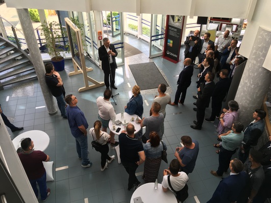 Zum 2. Internationalen Zukunftsforum Anfang August konnte Gealan in Oberkotzau knapp 200 Kunden aus über einem Dutzend europäischer Länder begrüßen. Zentraler Punkt des zweitägigen Programms: der europäische Fenstermarkt im digitalen Wandel.