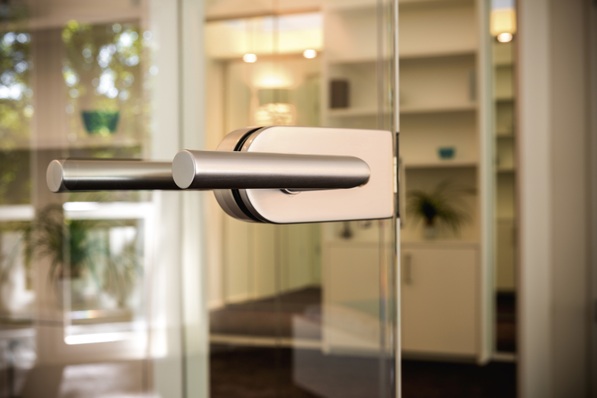 Die Glastürenbeschläge von Würth werden aktuell in der Linie “Standard“ sowie der hochwertigen Linie “Premium“ angeboten.