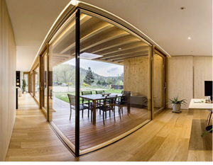 



Weitestgehend schalterlos lässt es sich bei dem Jubiläumsprojekt leben. 
