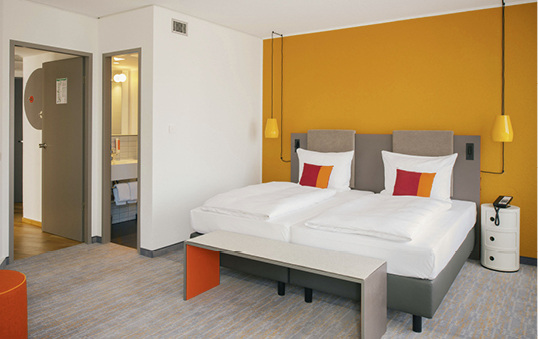 
Die Türzargen von BOS Best Of Steel passen sich dem Stil des Hauses an. Bei der Renovierung setzt der Betreiber auf einfache und schnelle Montierbarkeit.



