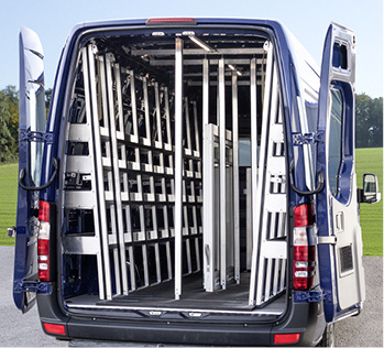 



So vielfältig wie variabel: Ein perfekt auf den Bedarf des Kunden abgestimmter Innenausbau (Innenanlage mit Ablagefächern, Lochrastern und Spannstangen).
